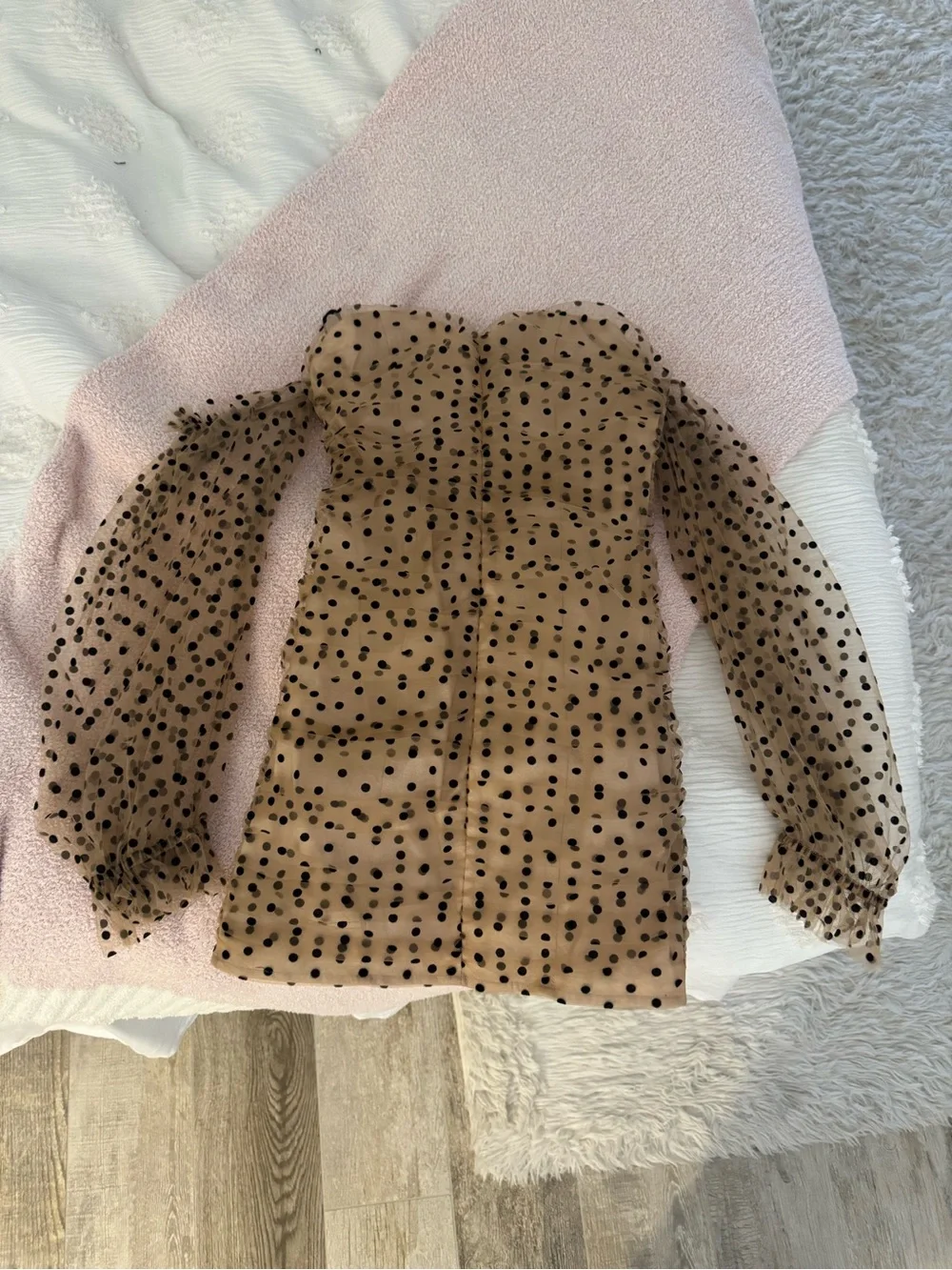 REVOLVE Tan Polka Dot Sheer Puff-Sleeve Tunic - Picture 4 of 7